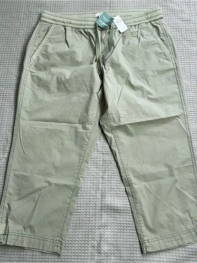 New LL Bean Ripstop Pull On Capri Pants Large Womens Olive Green